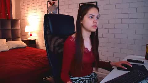 Ulia online show from April 16, 2026, 5:08 am