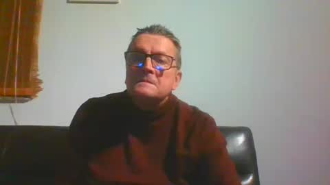 ulmeni4 online show from December 25, 2024, 4:11 pm