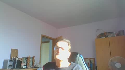 ulmeni4 online show from March 4, 2025, 11:08 am