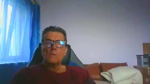 ulmeni7 online show from October 18, 2025, 2:51 pm