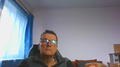 ulmeni7 online show from December 21, 2025, 8:43 am