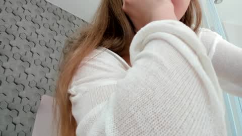 Melena online show from April 10, 2026, 2:39 am