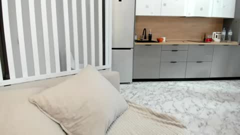 Melena online show from April 18, 2026, 3:10 am