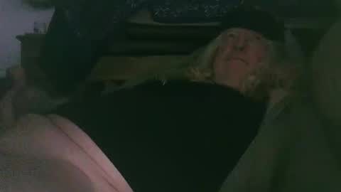 umbrado online show from December 11, 2024, 4:09 pm