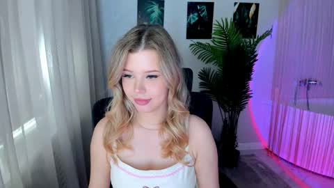 Snapshot of unforgettablalice chatting on May 25, 2026, 3:56 am Alice online show from May 25, 2026, 3:56 am