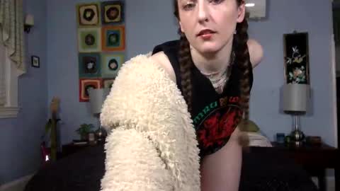 Lola Moonstone online show from February 28, 2026, 4:46 am