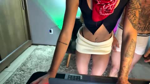 universitaria_ online show from January 17, 2026, 3:22 am