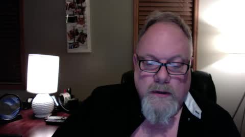 Snapshot of up2later chatting on January 7, 2025, 4:29 am up2later online show from January 7, 2025, 4:29 am