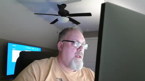 Snapshot of up2later chatting on January 27, 2025, 4:20 am up2later online show from January 27, 2025, 4:20 am