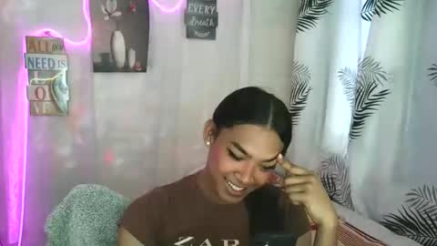 ur_dazzlingmorenaxx online show from April 15, 2026, 3:02 am