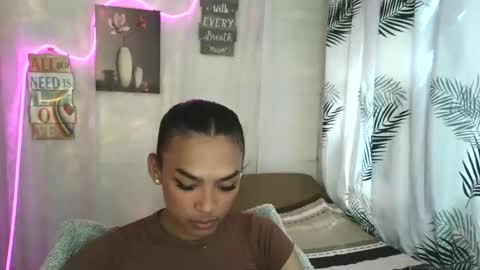 ur_dazzlingmorenaxx online show from May 22, 2026, 2:08 am