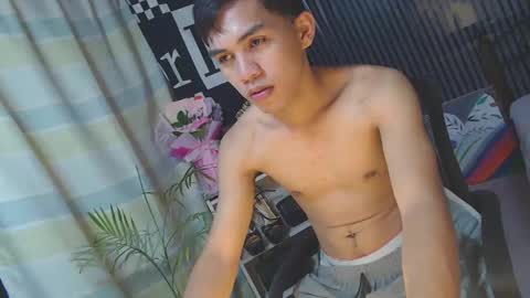 ur_shan21 online show from April 19, 2026, 4:06 pm