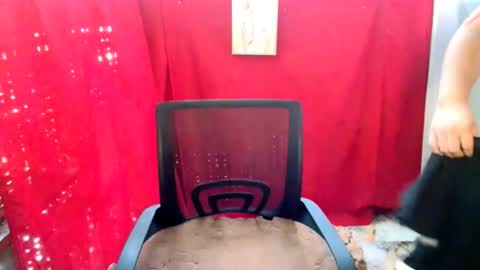 pretitit micole online show from November 5, 2025, 4:56 am