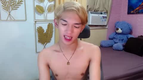 urasian_john20 online show from April 12, 2026, 4:39 am