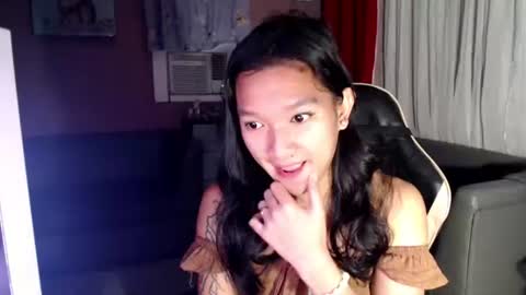 NEWRA  ALLISON online show from October 4, 2025, 6:39 pm