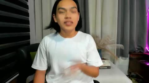 Snapshot of urbambislvt chatting on April 15, 2026, 6:20 am urbambislvt online show from April 15, 2026, 6:20 am