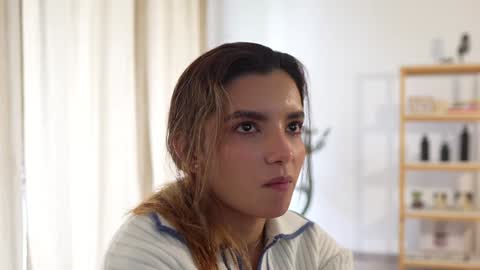 Linda Restrepo online show from December 13, 2024, 2:38 pm