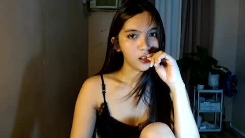 Snapshot of urdreamgirl_ chatting on July 17, 2026, 2:45 pm Trixie online show from July 17, 2026, 2:45 pm