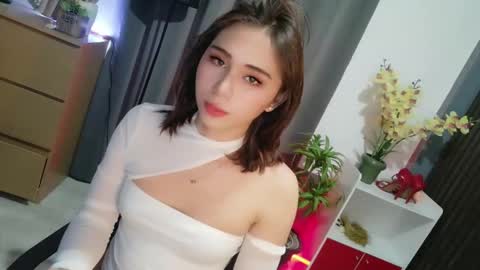 urfave_bbgirl online show from May 6, 2026, 12:32 pm