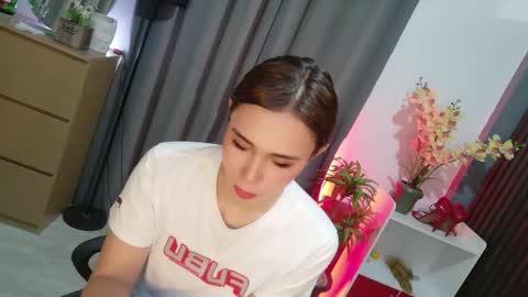 urfave_bbgirl online show from May 7, 2026, 11:59 am
