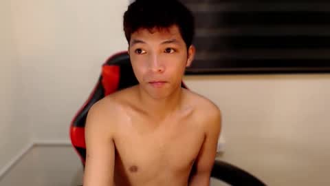 Snapshot of urhotethanxx chatting on November 18, 2025, 5:06 pm Ethan online show from November 18, 2025, 5:06 pm