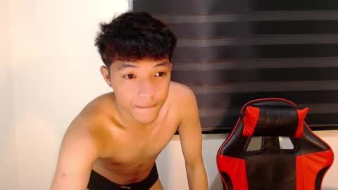 Snapshot of urhotethanxx chatting on December 2, 2025, 2:56 pm Ethan online show from December 2, 2025, 2:56 pm