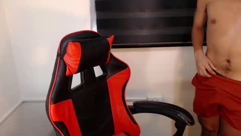 Snapshot of urhotethanxx chatting on December 3, 2025, 3:32 pm Ethan online show from December 3, 2025, 3:32 pm