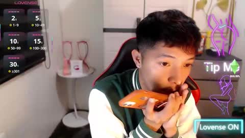 Snapshot of urhotethanxx chatting on March 15, 2026, 5:41 pm Ethan online show from March 15, 2026, 5:41 pm