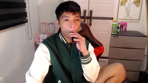 Snapshot of urhotethanxx chatting on March 26, 2026, 5:18 pm Ethan online show from March 26, 2026, 5:18 pm