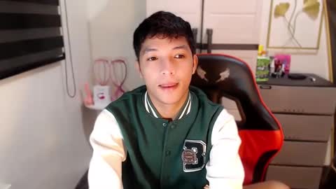 Snapshot of urhotethanxx chatting on March 27, 2026, 4:51 pm Ethan online show from March 27, 2026, 4:51 pm