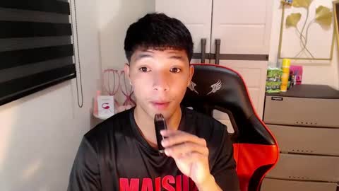 Snapshot of urhotethanxx chatting on April 2, 2026, 4:15 pm Ethan online show from April 2, 2026, 4:15 pm