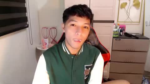 Snapshot of urhotethanxx chatting on April 11, 2026, 3:05 pm Ethan online show from April 11, 2026, 3:05 pm