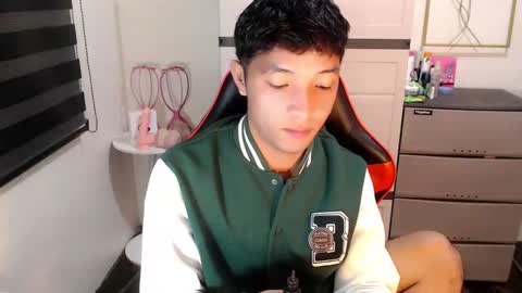 Snapshot of urhotethanxx chatting on April 13, 2026, 6:02 pm Ethan online show from April 13, 2026, 6:02 pm