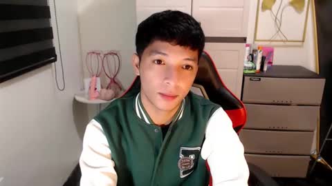 Snapshot of urhotethanxx chatting on April 15, 2026, 3:52 pm Ethan online show from April 15, 2026, 3:52 pm