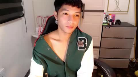 Snapshot of urhotethanxx chatting on April 16, 2026, 4:52 pm Ethan online show from April 16, 2026, 4:52 pm