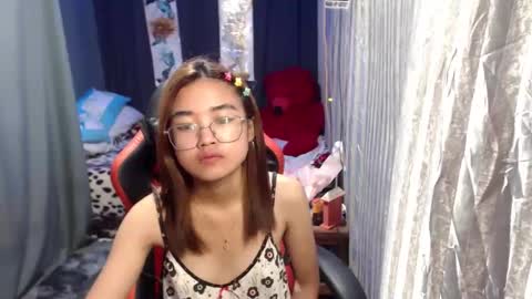 urlovelychinita online show from January 3, 2025, 1:38 am