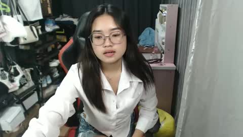 urlovelychinita online show from October 4, 2025, 11:58 pm
