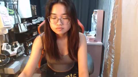 urlovelychinita online show from October 13, 2025, 8:42 pm