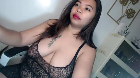 Snapshot of uronlylust_lilit69xx chatting on April 25, 2026, 9:12 pm Lhea online show from April 25, 2026, 9:12 pm