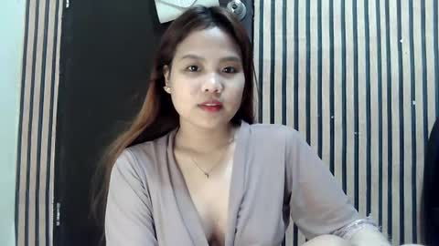 urpinaycutie online show from January 2, 2025, 3:40 pm