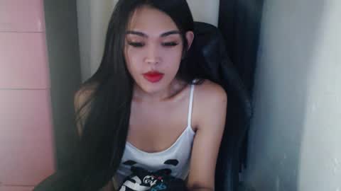 Snapshot of urpinayjenfuckerxxx chatting on January 20, 2025, 12:46 am Jenny online show from January 20, 2025, 12:46 am