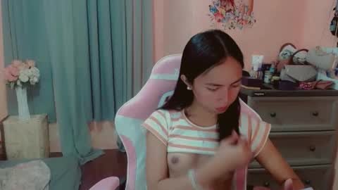 Snapshot of ursexy_michelle chatting on December 5, 2024, 2:09 am Your Future Michelle online show from December 5, 2024, 2:09 am