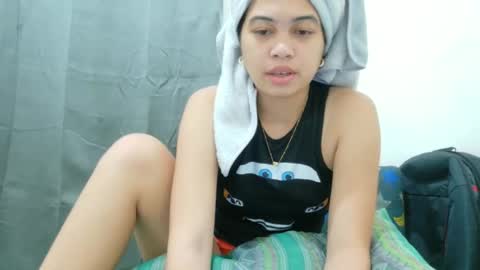 Snapshot of ursexy_pinay_skinny chatting on April 25, 2026, 5:32 am im jenny online show from April 25, 2026, 5:32 am