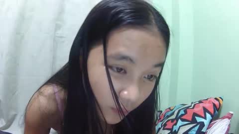 Snapshot of urskinnygirl4u18 chatting on March 7, 2025, 4:24 am Urskinnygirl4u18 - ROSE ROOM online show from March 7, 2025, 4:24 am