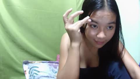 Snapshot of urskinnygirl4u18 chatting on March 9, 2025, 4:49 am Urskinnygirl4u18 - ROSE ROOM online show from March 9, 2025, 4:49 am