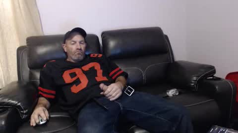 Snapshot of urslav75 chatting on October 25, 2025, 8:14 pm urslav75 online show from October 25, 2025, 8:14 pm