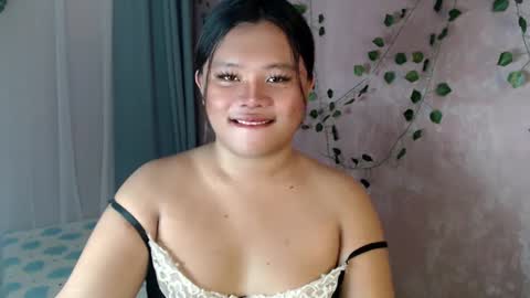 Snapshot of urwifematerial69_ chatting on December 7, 2024, 5:59 am Bella Miles Olivia online show from December 7, 2024, 5:59 am