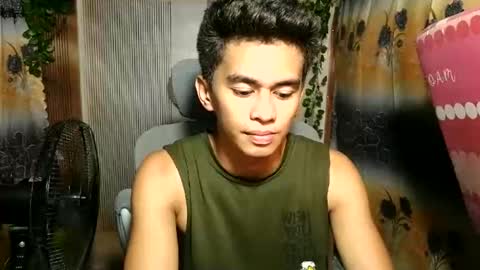 Snapshot of urwild_fuckerxx chatting on May 17, 2026, 8:34 am urwild_fuckerxx online show from May 17, 2026, 8:34 am