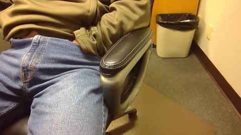 useemie online show from January 23, 2025, 12:04 am