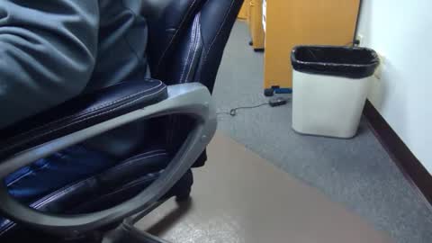 useemie online show from January 30, 2025, 11:45 pm